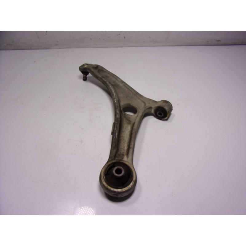 Recambio de brazo suspension inferior delantero derecho para hyundai i40 1.7 crdi cat referencia OEM IAM 545013Z700  