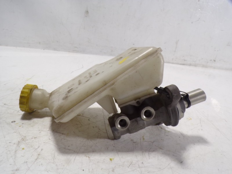 Recambio de bomba freno para peugeot 208 1.0 vti referencia OEM IAM 4601X0  