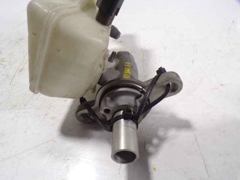 Recambio de bomba freno para peugeot 208 1.0 vti referencia OEM IAM 4601X0  