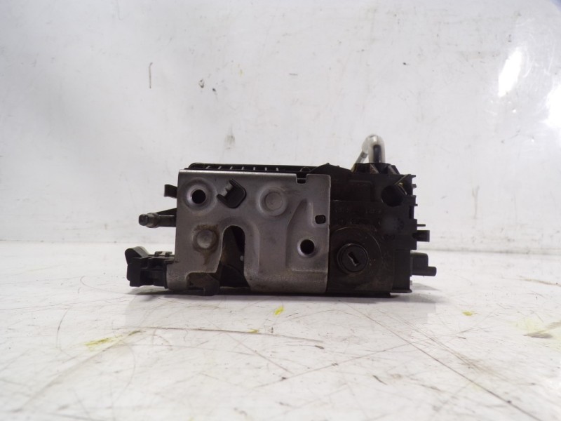 Recambio de cerradura puerta delantera derecha para peugeot 208 1.0 vti referencia OEM IAM 9688079980 9688079980 