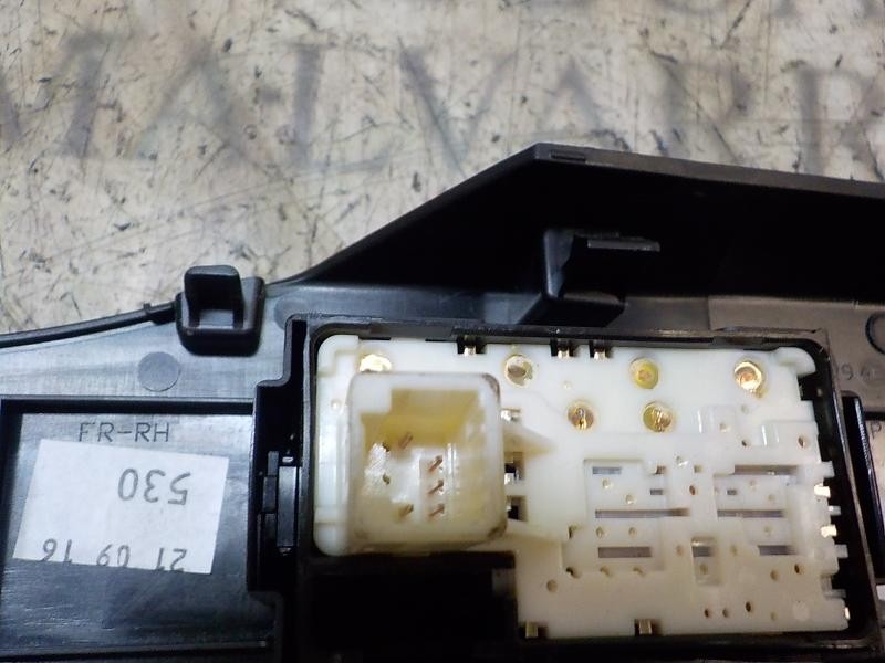 Recambio de mando elevalunas delantero derecho para toyota auris hybrid business referencia OEM IAM 8481002140  