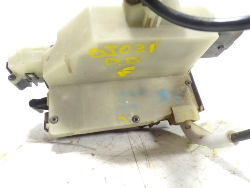 Recambio de cerradura puerta delantera derecha para peugeot 208 1.0 vti referencia OEM IAM 9688079980 9688079980 