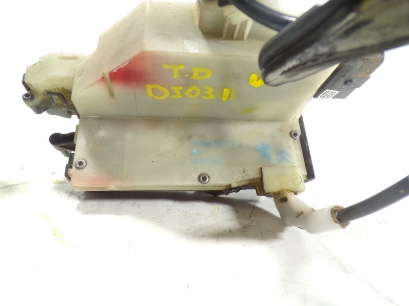 Recambio de cerradura puerta trasera derecha para peugeot 208 1.0 vti referencia OEM IAM 9688080780 9688080780 