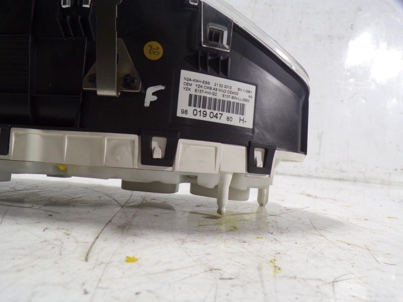 Recambio de cuadro instrumentos para peugeot 208 1.0 vti referencia OEM IAM 9801904780 9801904780 