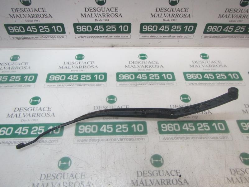 Recambio de brazo limpia delantero derecho para kia rio drive referencia OEM IAM 983211W000  
