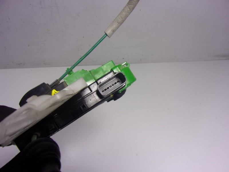 Recambio de cerradura puerta delantera derecha para hyundai i40 1.7 crdi cat referencia OEM IAM 813203Z020 813203Z020 