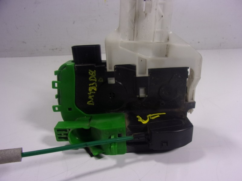 Recambio de cerradura puerta delantera derecha para hyundai i40 1.7 crdi cat referencia OEM IAM 813203Z020 813203Z020 