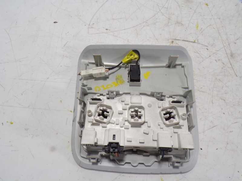 Recambio de piloto interior para peugeot 208 1.0 vti referencia OEM IAM 96754056PR  