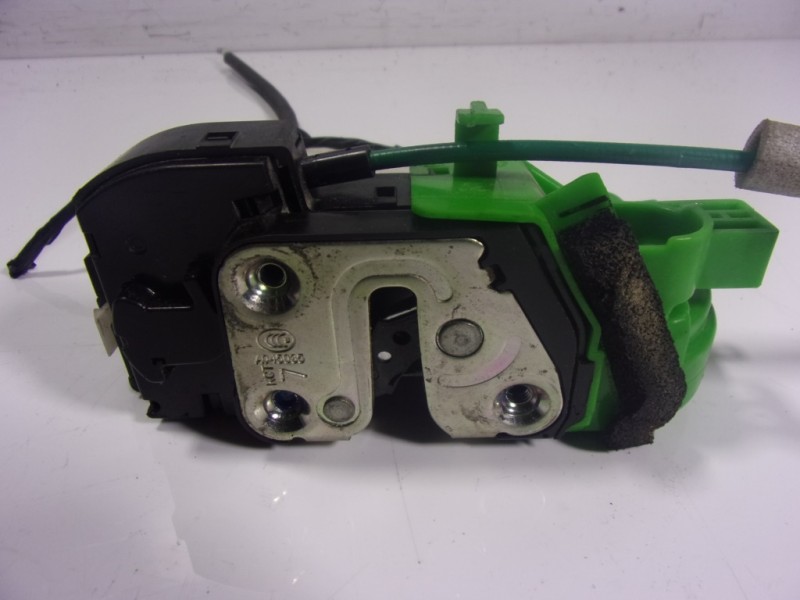 Recambio de cerradura puerta trasera izquierda para hyundai i40 1.7 crdi cat referencia OEM IAM 814103Z000 814103Z000 