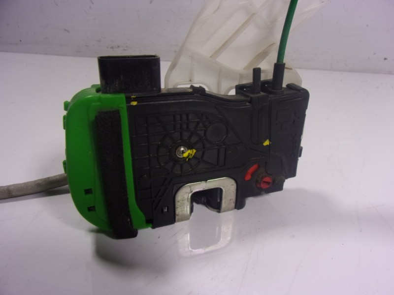 Recambio de cerradura puerta trasera izquierda para hyundai i40 1.7 crdi cat referencia OEM IAM 814103Z000 814103Z000 