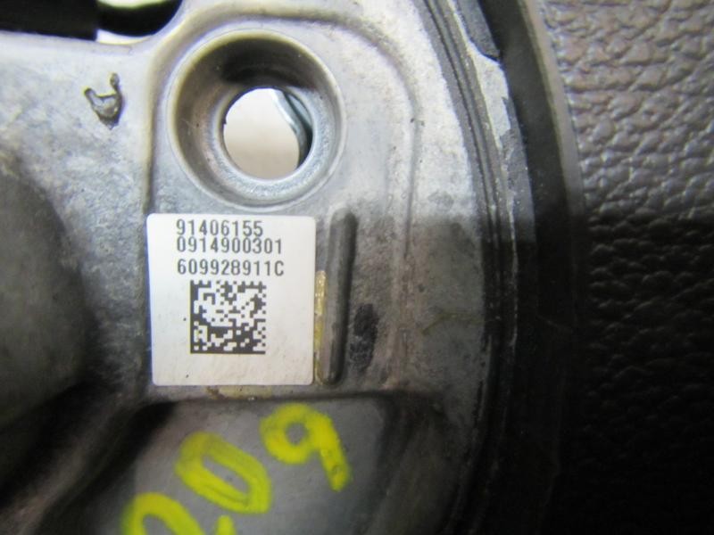 Recambio de volante para opel insignia berlina edition referencia OEM IAM 13306886  