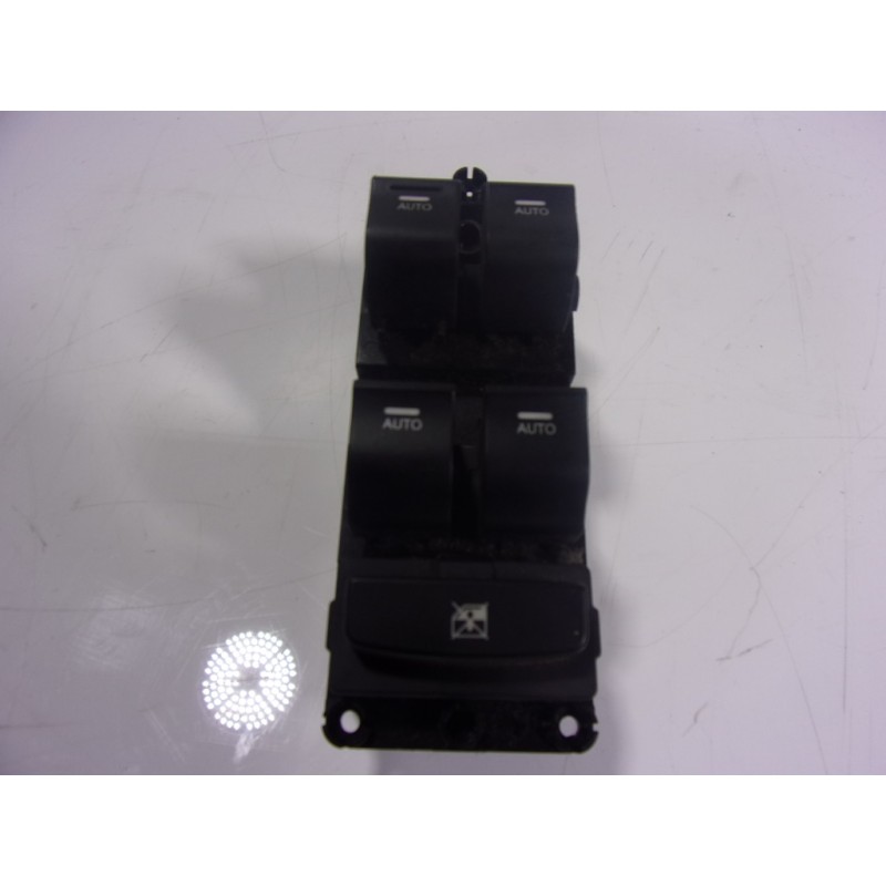 Recambio de mando elevalunas delantero izquierdo para hyundai i40 1.7 crdi cat referencia OEM IAM 935713Z000 935703Z000 