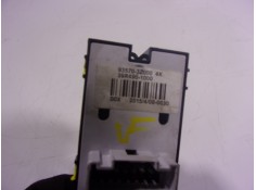 Recambio de mando elevalunas delantero izquierdo para hyundai i40 1.7 crdi cat referencia OEM IAM 935713Z000 935703Z000  2