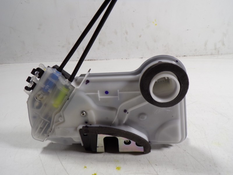 Recambio de cerradura puerta delantera derecha para toyota hilux (3b/3c/3d) doble cabina referencia OEM IAM 6903002600  