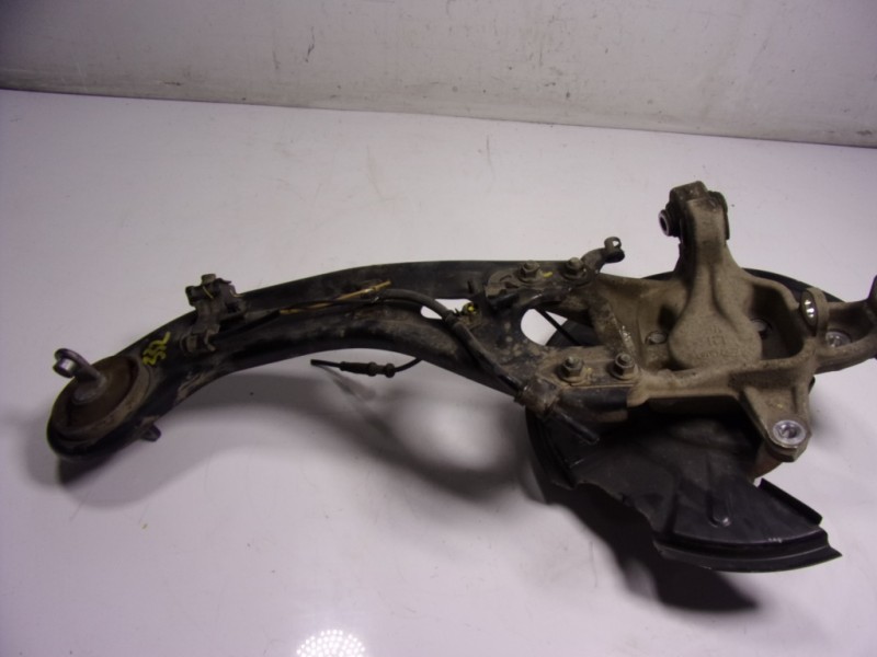 Recambio de mangueta trasera izquierda para hyundai i40 1.7 crdi cat referencia OEM IAM 527103Z010  527303S200