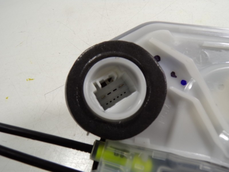 Recambio de cerradura puerta trasera derecha para toyota hilux (3b/3c/3d) doble cabina referencia OEM IAM 690500K110  