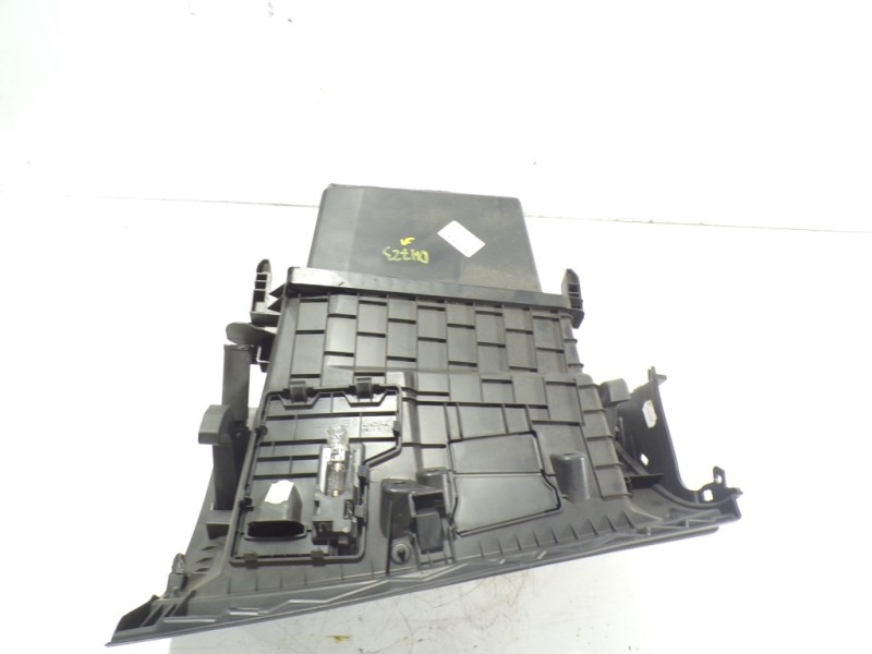 Recambio de guantera para renault megane iii sport tourer 1.5 dci diesel fap referencia OEM IAM 681080020R  