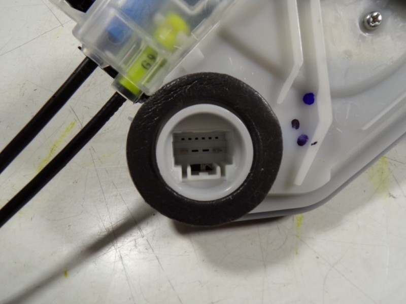 Recambio de cerradura puerta trasera izquierda para toyota hilux (3b/3c/3d) doble cabina referencia OEM IAM 690600K120  