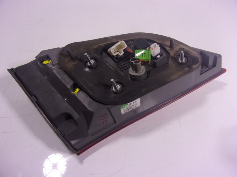 Recambio de piloto trasero derecho interior para hyundai i40 1.7 crdi cat referencia OEM IAM 924043Z600  