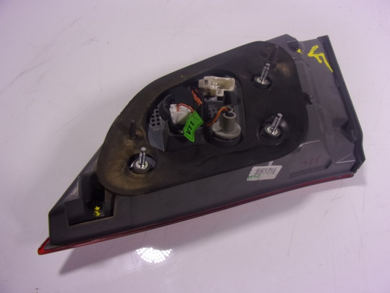 Recambio de piloto trasero izquierdo interior para hyundai i40 1.7 crdi cat referencia OEM IAM 924033Z600  