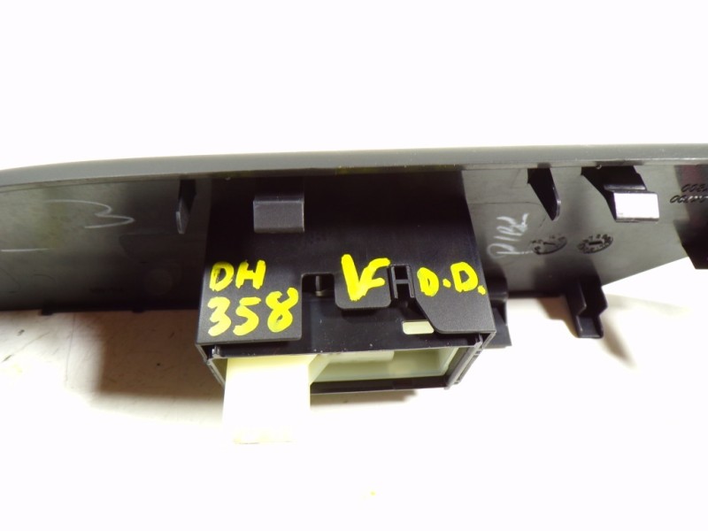 Recambio de mando elevalunas delantero derecho para toyota hilux (3b/3c/3d) doble cabina referencia OEM IAM 848100D300  