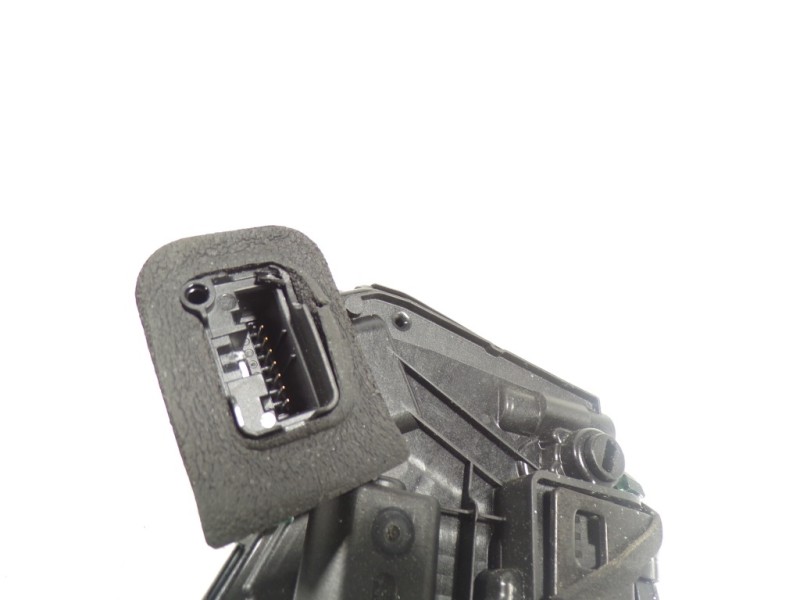 Recambio de cerradura puerta trasera derecha para volkswagen tiguan advance bmt referencia OEM IAM 5NA839016E 5NA839016E 