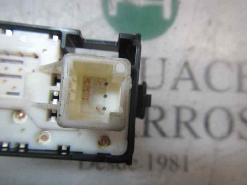Recambio de mando elevalunas delantero derecho para toyota prius+ 1.8 16v (híbrido) referencia OEM IAM 8481033120  