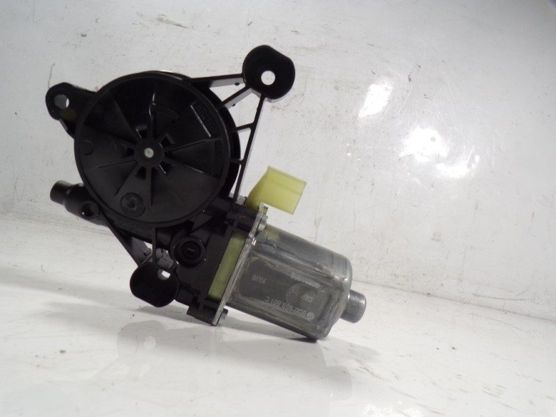 Recambio de motor elevalunas delantero derecho para volkswagen tiguan advance bmt referencia OEM IAM 5Q0959801C 5Q02959801C 