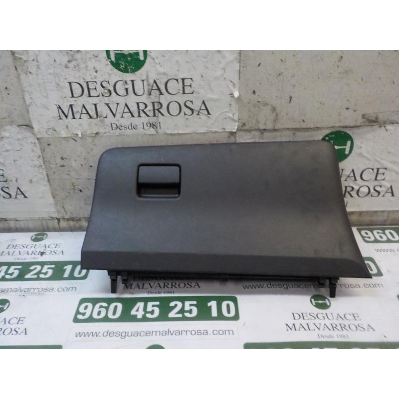 Recambio de guantera para toyota yaris 1.4 turbodiesel cat referencia OEM IAM 555500D170C0  