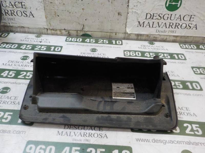 Recambio de guantera para toyota yaris 1.4 turbodiesel cat referencia OEM IAM 555500D170C0  