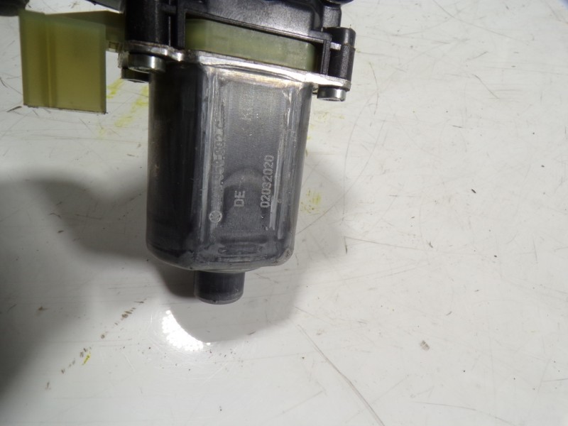 Recambio de motor elevalunas delantero izquierdo para volkswagen tiguan advance bmt referencia OEM IAM 5Q0959802C 5Q0959802C 