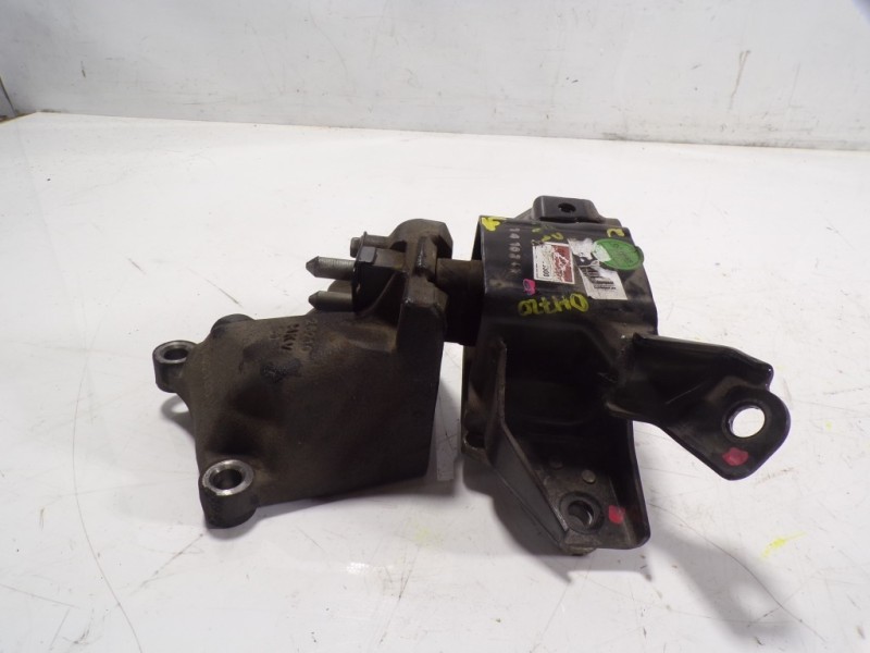 Recambio de soporte motor izquierdo para hyundai i20 1.1 crdi cat referencia OEM IAM 21830C8300  