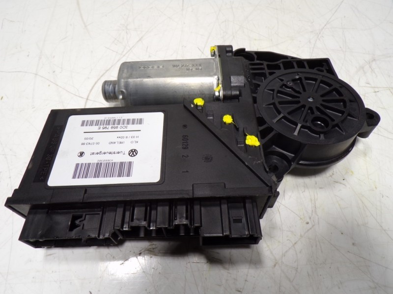 Recambio de motor elevalunas trasero izquierdo para volkswagen touareg (7l6) 3.0 v6 tdi dpf referencia OEM IAM 7L0959703D058 3D0