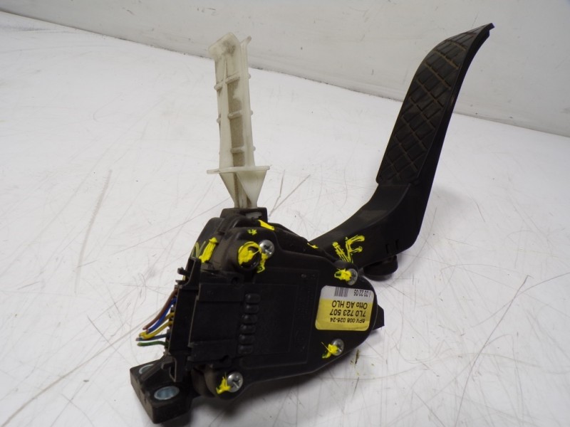 Recambio de potenciometro pedal para volkswagen touareg (7l6) 3.0 v6 tdi dpf referencia OEM IAM 7L0723507D 7L0723507 