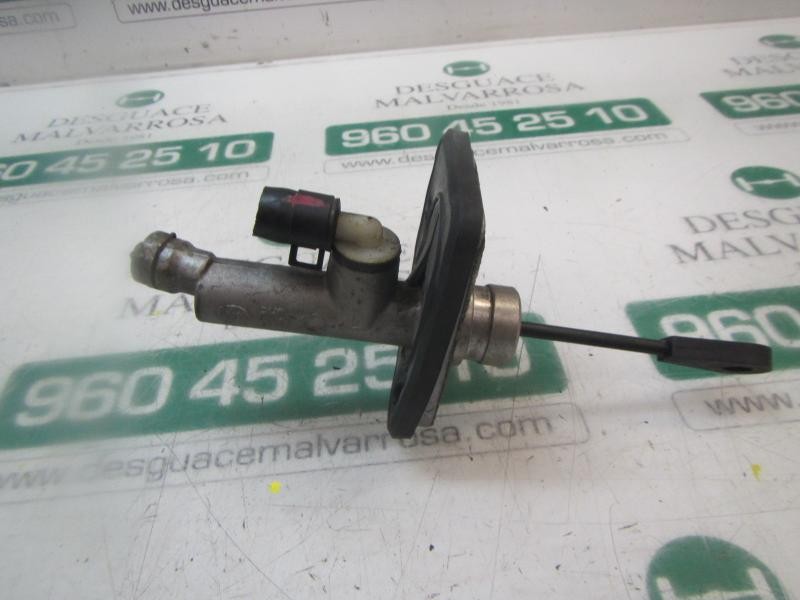 Recambio de bomba embrague para kia cee´d sporty wagon active referencia OEM IAM 416052H000  