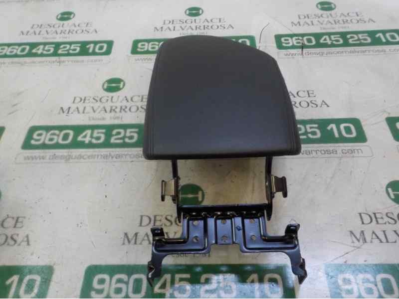 Recambio de apoyabrazos central para hyundai i40 cw 1.7 crdi cat referencia OEM IAM 846603Z000VGR  