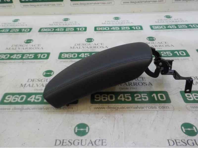Recambio de apoyabrazos central para hyundai i40 cw 1.7 crdi cat referencia OEM IAM 846603Z000VGR  