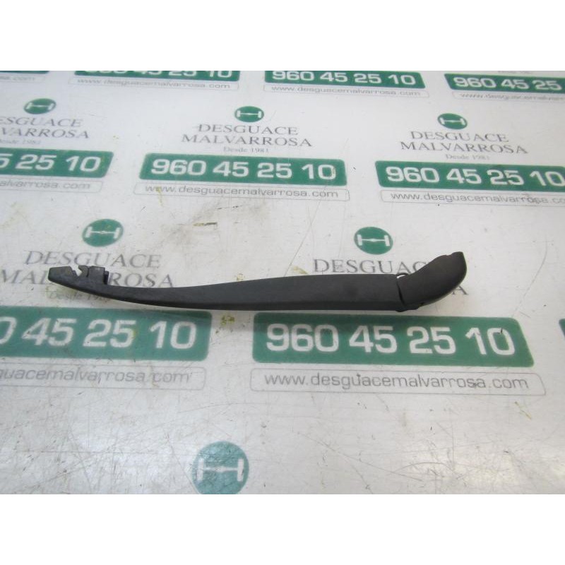 Recambio de brazo limpia trasero para mazda 2 lim. (de) 1.3 16v cat referencia OEM IAM D65167421  