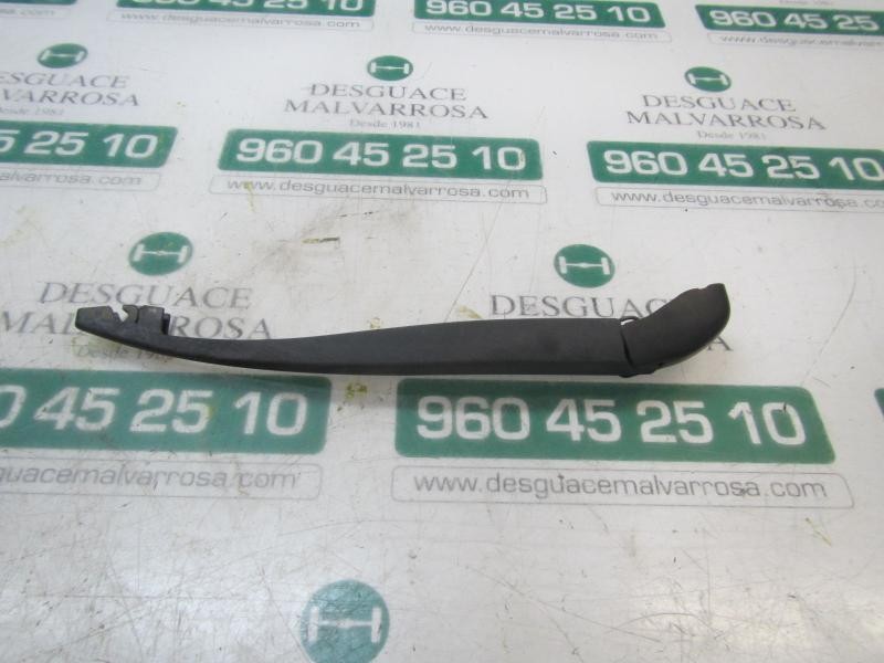 Recambio de brazo limpia trasero para mazda 2 lim. (de) 1.3 16v cat referencia OEM IAM D65167421  