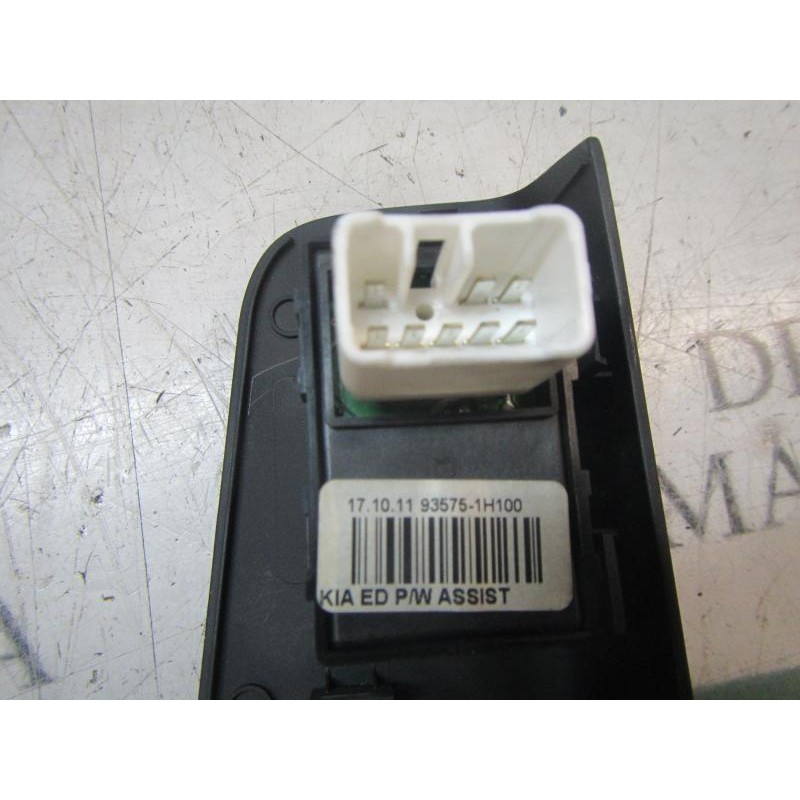 Recambio de mando elevalunas trasero derecho para kia cee´d sporty wagon active referencia OEM IAM 935751H100EQ 935751H100 