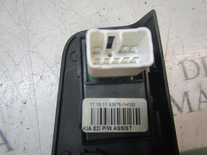 Recambio de mando elevalunas trasero derecho para kia cee´d sporty wagon active referencia OEM IAM 935751H100EQ 935751H100 