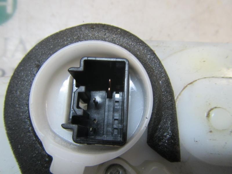 Recambio de cerradura puerta trasera derecha para mazda 2 lim. (de) 1.3 16v cat referencia OEM IAM D65172310D  