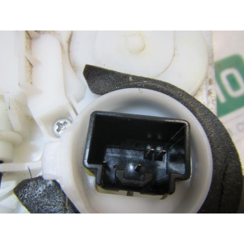 Recambio de cerradura puerta trasera izquierda para mazda 2 lim. (de) 1.3 16v cat referencia OEM IAM D65173310D  