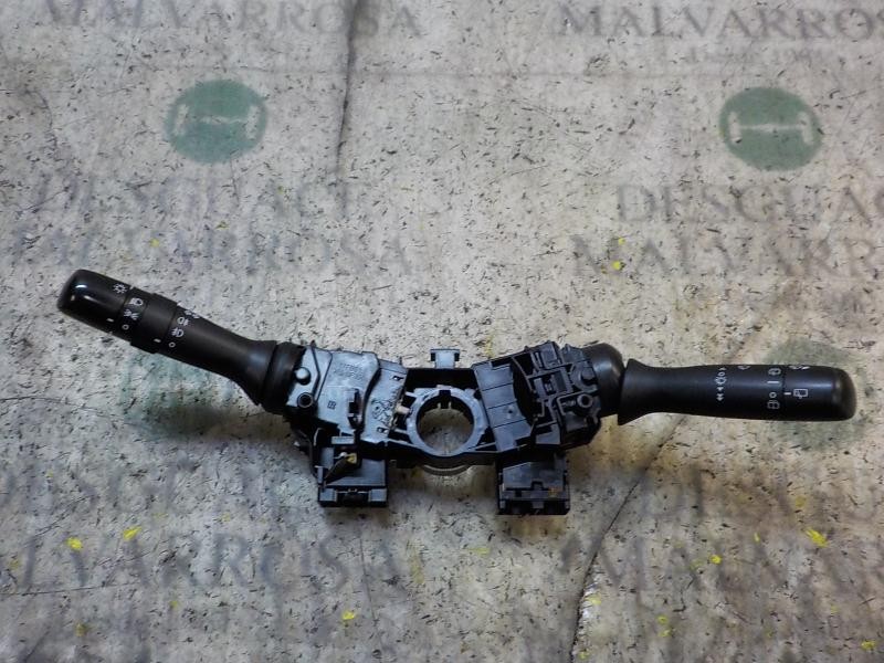 Recambio de mando luces para toyota yaris 1.4 turbodiesel cat referencia OEM IAM 846520D031  