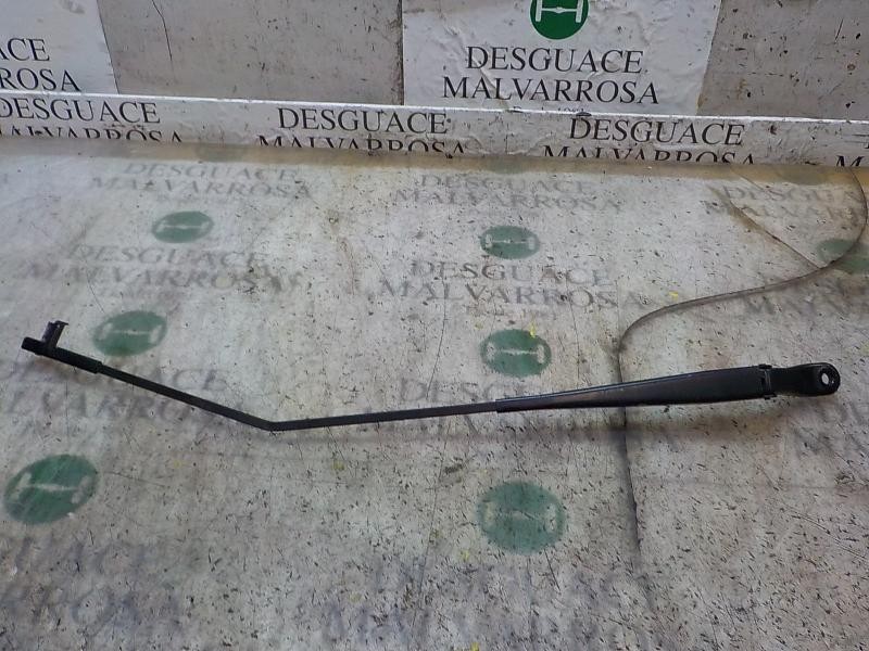 Recambio de brazo limpia delantero derecho para peugeot 207 1.6 16v hdi referencia OEM IAM   
