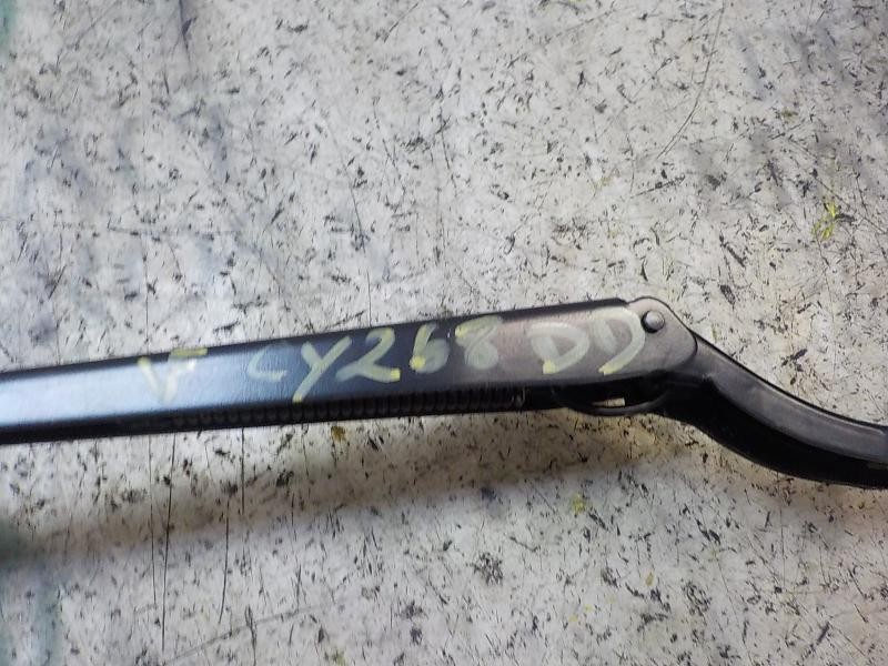 Recambio de brazo limpia delantero derecho para peugeot 207 1.6 16v hdi referencia OEM IAM   