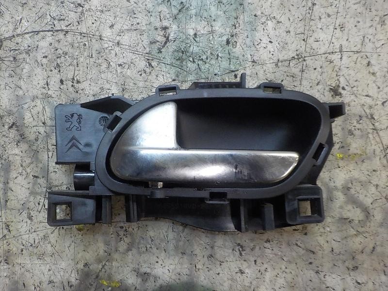 Recambio de maneta interior delantera izquierda para peugeot 207 1.6 16v hdi referencia OEM IAM   
