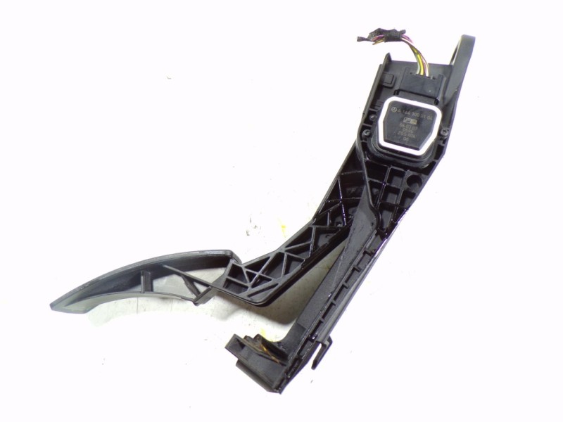 Recambio de potenciometro pedal para mercedes-benz clase m (w164) 3.0 cdi cat referencia OEM IAM A1643000004 A1643000104 