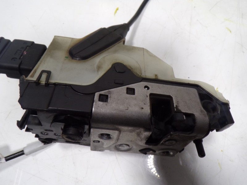 Recambio de cerradura puerta delantera derecha para peugeot 208 1.6 blue-hdi fap referencia OEM IAM 9812500780  