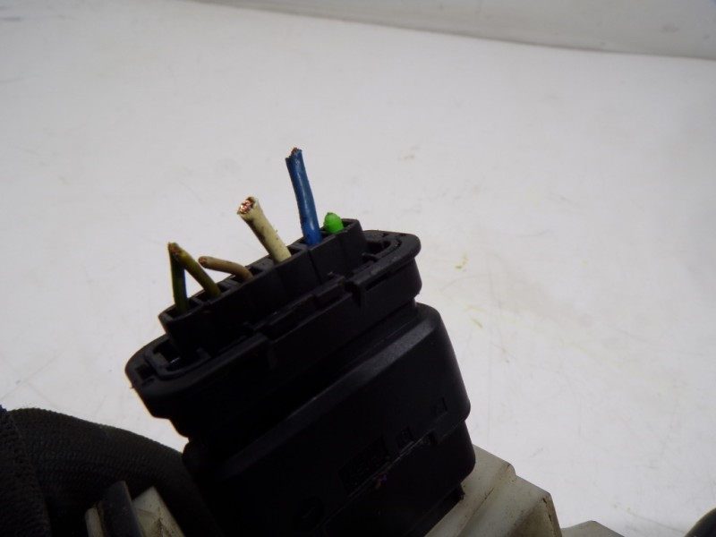 Recambio de cerradura puerta delantera derecha para peugeot 208 1.6 blue-hdi fap referencia OEM IAM 9812500780  